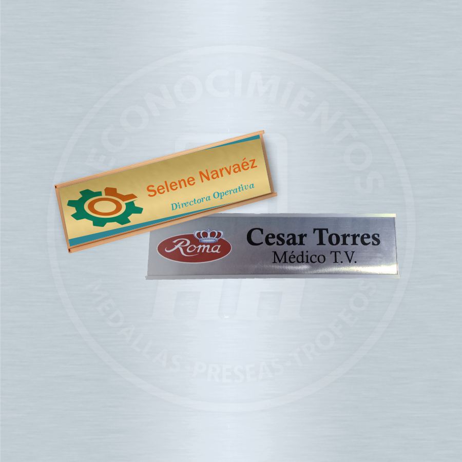 Porta Nombres de Metal para Pared